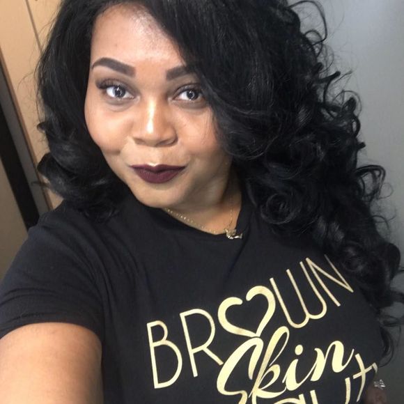 Meet your Posher, Cassandra - Picture 1 of 4